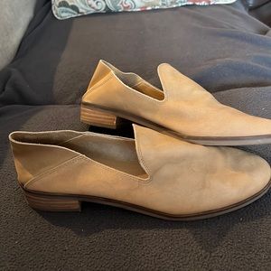 Ladies Lucky Brand flats. Great shape!